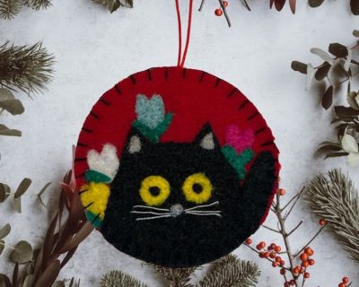 DIY Felt Maud Lewis inspired three cats ornaments - Image 4