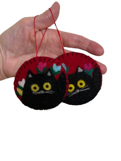 DIY Felt Maud Lewis inspired three cats ornaments - Image 5