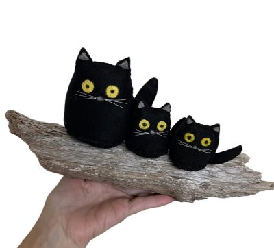 DIY Felt Maud Lewis inspired Three Black Cats Sewing and felting Kit - Image 3